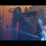 Mon Laferte nos lleva al llanto con su canto arrabalero en “Cumbia para olvidar”