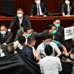 Enfrentamientos-parlamento-Hong-Kong_16121331