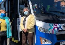 Quilicura: Entrega de minibuses para adultas y adultos mayores