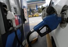 Ecuador congela el precio de los combustibles, tras pugna con movimientos sociales