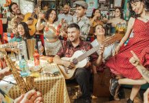 Alex Chinga lanza “¡Vuelta!”: versos latinoamericanos que se cantan y bailan