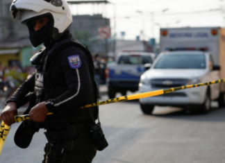 Ecuador despliega 75.000 uniformados tras comenzar toque de queda contra el crimen organizado